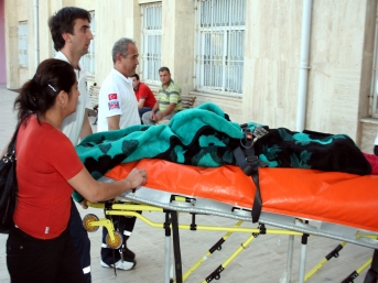 Kocasına sevgilisiyle yakalandı