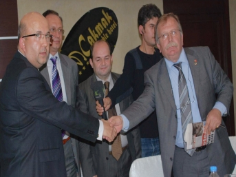 Canlı yayında Yunan anıtı tartışması