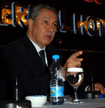 "Yıkıcı muhalefetten memlekete hayır gelmez"