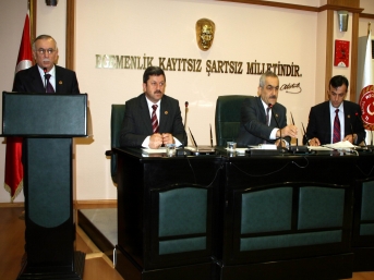 Bütçe Meclisi karıştırdı
