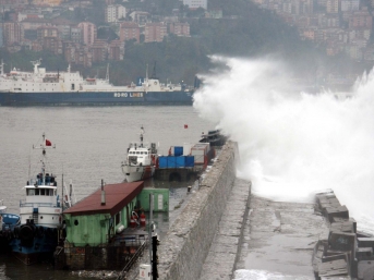 Karadeniz beşik gibi sallandı