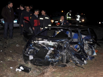 Uşak'ta trafik kazası 2 ölü 3 yaralı