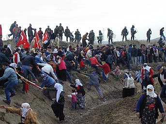 Köylüler ağaya karşı ayaklandı
