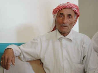 Eve giren hırsız iki kardeşten birini öldürdü