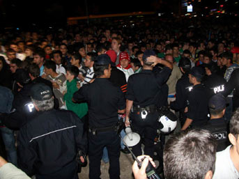 Bursa'da bilet ve bayrak krizi!