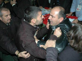 CHP'liler birbirine girdi