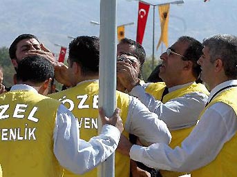 Çiçek'e üniversitede protesto