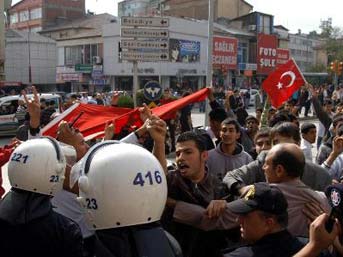 Yurtta sinirler geriliyor