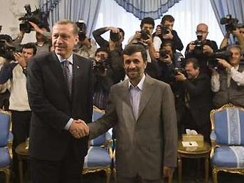 Türkiye'nin İran'la flörtüne tepki