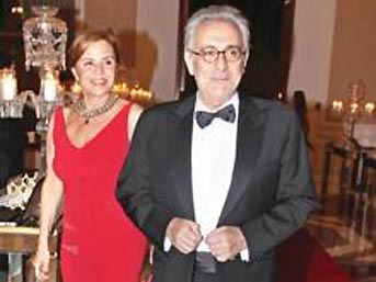 �nl� i� adam� kalbine yenildi