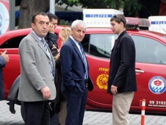 Büyükelçi’ye yumurtalı protesto