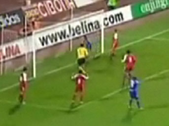 Bu gol nasıl kaçar? (VİDEO)