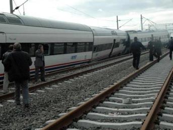 hızlı tren raydan çıktı