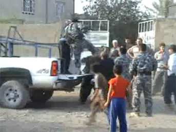 Irak'ta "polis terörü" kameralara yansıdı