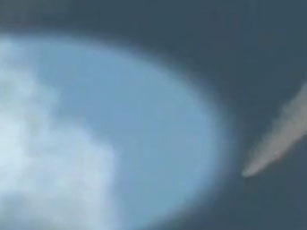 İran füzesine UFO eşlik etti