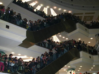 Bu insanlar ne yapıyor?