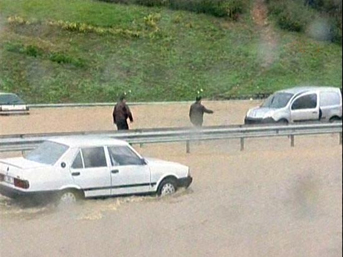 E-5'te yine sel var