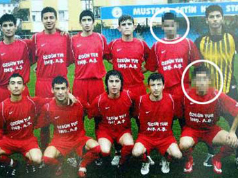 Kadro dışı kalınca takım arkadaşını bıçakladı