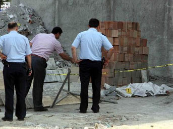 Korkunç olay; 15. kattan yere çakıldı