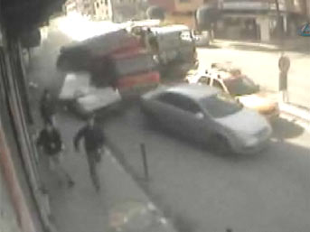 Video-Haber!..Freni Bo�alan Kamyon Deh�eti i�te o anlar kamerada V�DEO HABER