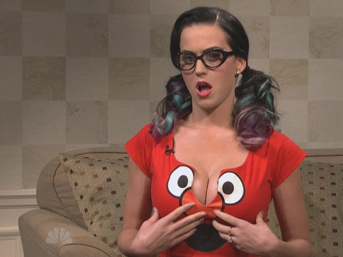 Katy Perry ve göğüsleri