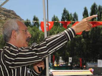 Kılıçdaroğlu, Orhan Pamuk'u aradı
