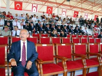 kilicdaroglu-yalniz.jpg