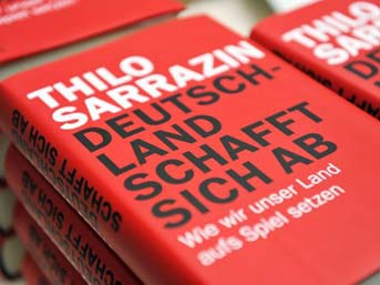Türk düşmanı kitap yok satıyor