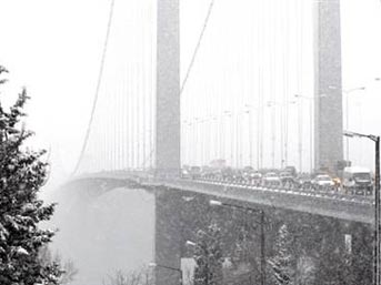 İstanbul trafiği felç oldu