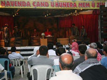 Kürtçe oyuna 3 bin izleyici