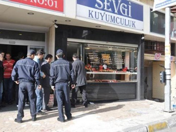 Soyguncular kuyumcuyu öldürdü