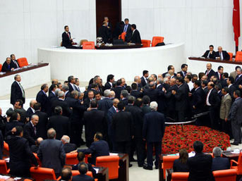 Meclis'te gergin saatler