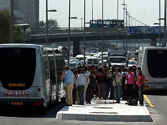 Metrobüs kaç liraya yolcu taşıyacak? http://img5.mynet.com/ha5/m/metrobus2.jpg