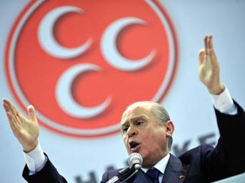 MHP Kurultayı gergin başladı