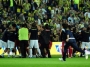 Futbolcular birbirine girdi!