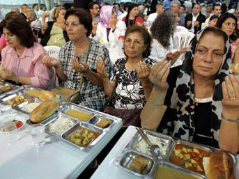 Bu da oldu; bir il orucunu erken açtı