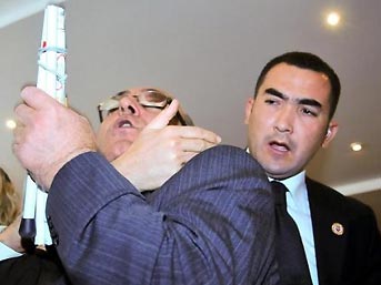 Özürlüler Şurası'nda başkana koruma engeli