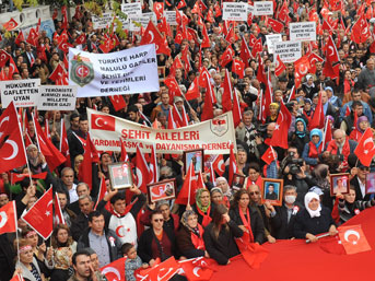 Şehit ailelerine polis müdahalesi