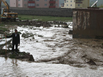 Horasan'da sel: 6 ölü