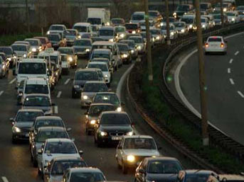 TEM'de trafik kilitlendi