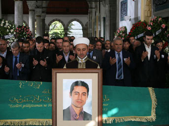 Cem son yolculuğuna uğurlanıyor