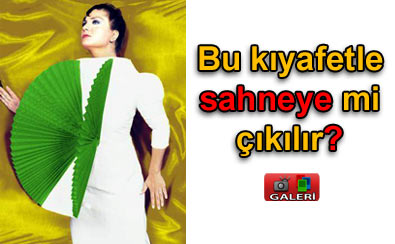 Bu k�yafetle sahneye mi ��k�l�r?