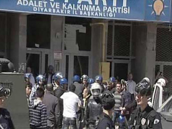 İl binasında göstericilere işkence mi yapıldı