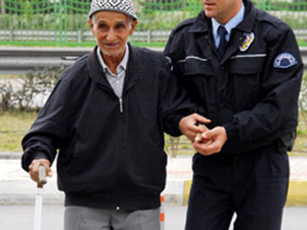 80 yaşındaki dedeyi askere aldılar!