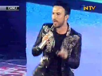 http://img5.mynet.com/ha6/analiz/hab/tarkan-kral.jpg
