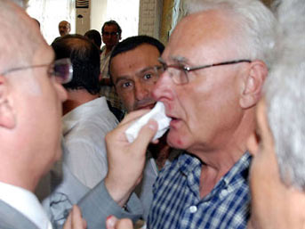 CHP kongresinde yumruklar konuştu
