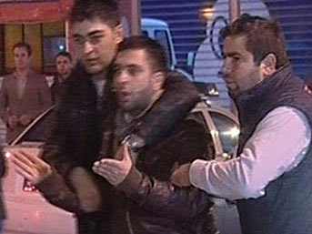 Otomobilini görünce çılgına döndü! Otomobilini görünce çılgına döndü!
