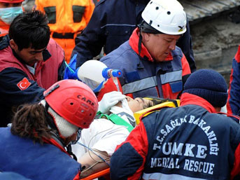 Japon doktor depremde öldü