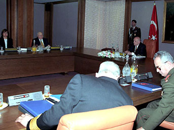 'Askerler Türkçe ezan istedi'
