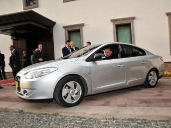 Erdoğan elektrikli otomobili test etti